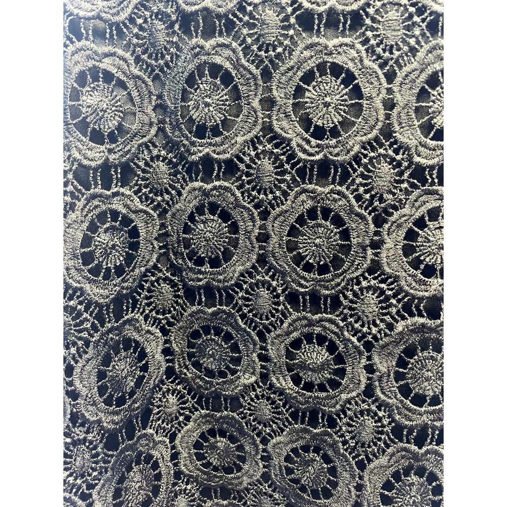 Tinseltown‎ Black lace overlay Cropped Tank - Picture 4 of 4